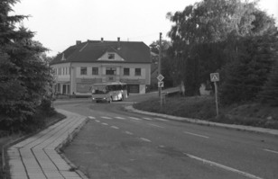 Už mi jede bus do HK 