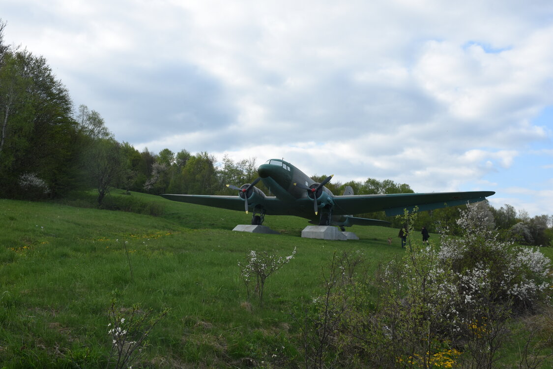 Pokračujeme na památník Lisunov Li-2.