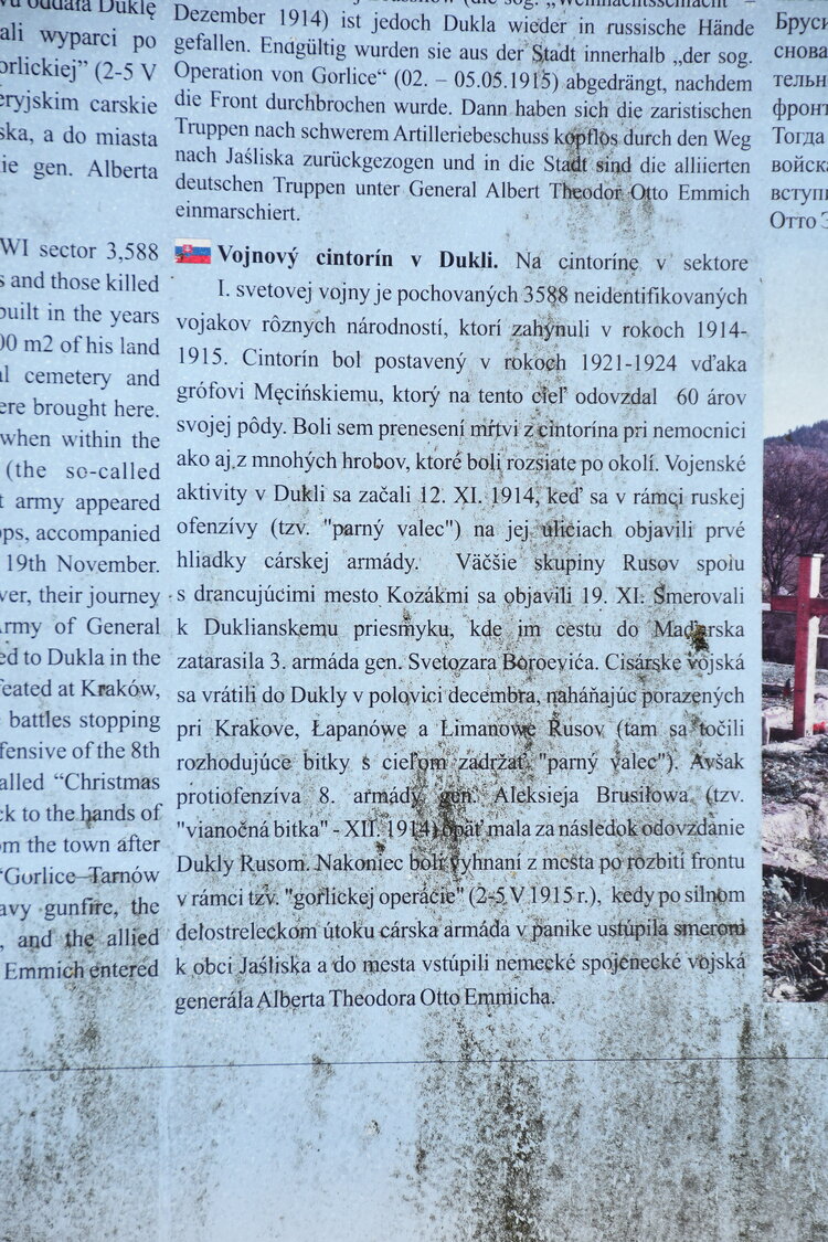 Vojenský hřbitov v polském městečku Dukla.