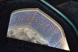 Zdobení stropu v Lotfollah Mosque.