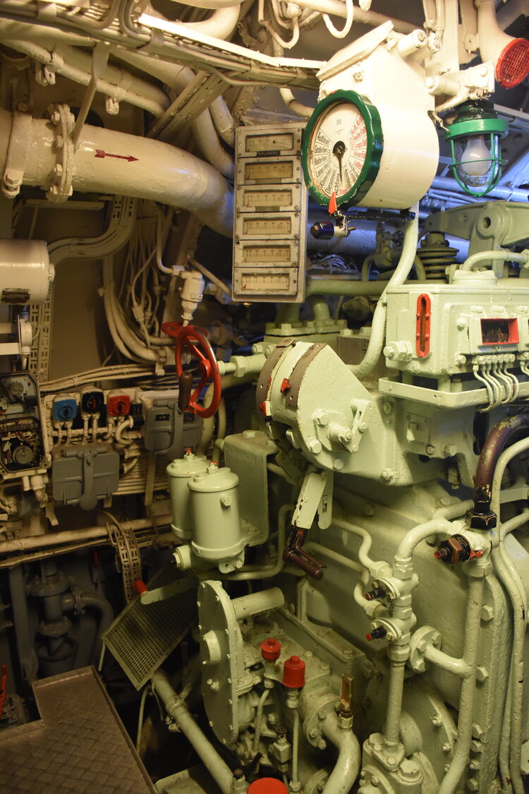 V U-995