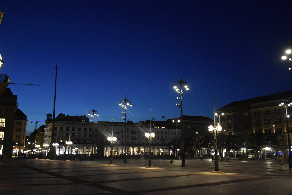 Náměstí u radnice / Rathausmarkt.