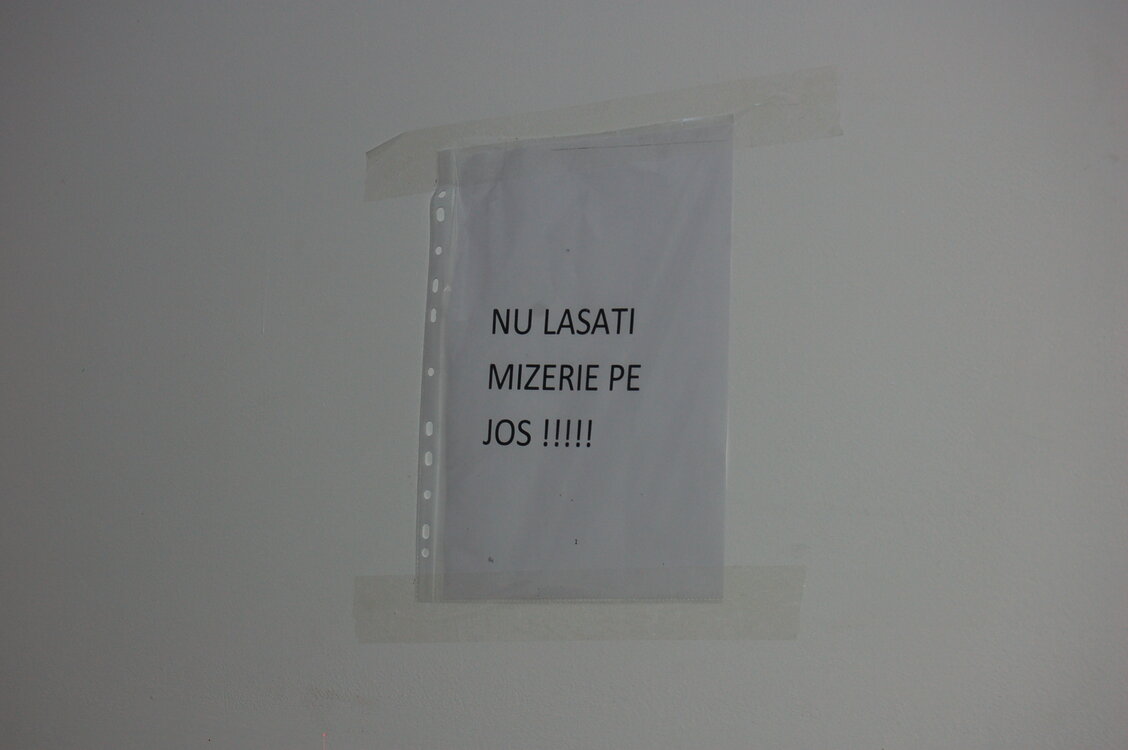 Nu lasati mizerie pe jos!!!