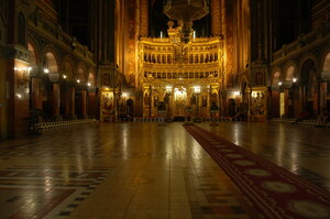 Uvnitř katedrály.