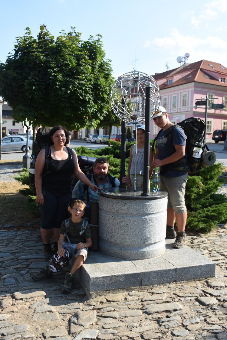 U kašny, už jsme tu jednou byli.