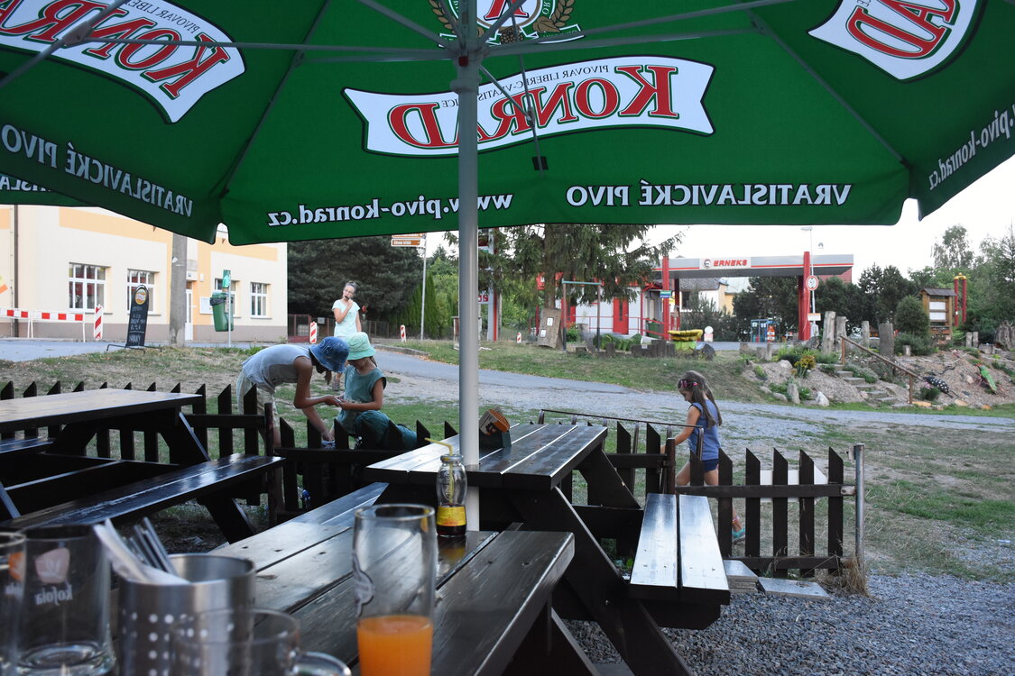 Na pivu a limonádě v Budislavi.